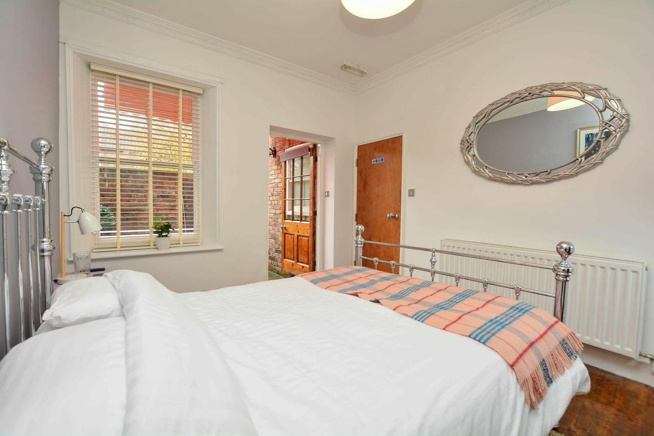 The Location- 1 Free Private Parking Space - 60 Second Walk 2 Minster! York Exterior foto